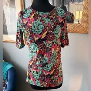 NWT!! 💙💗 LuLaRoe Multicolor Floral Short Sleeve Top